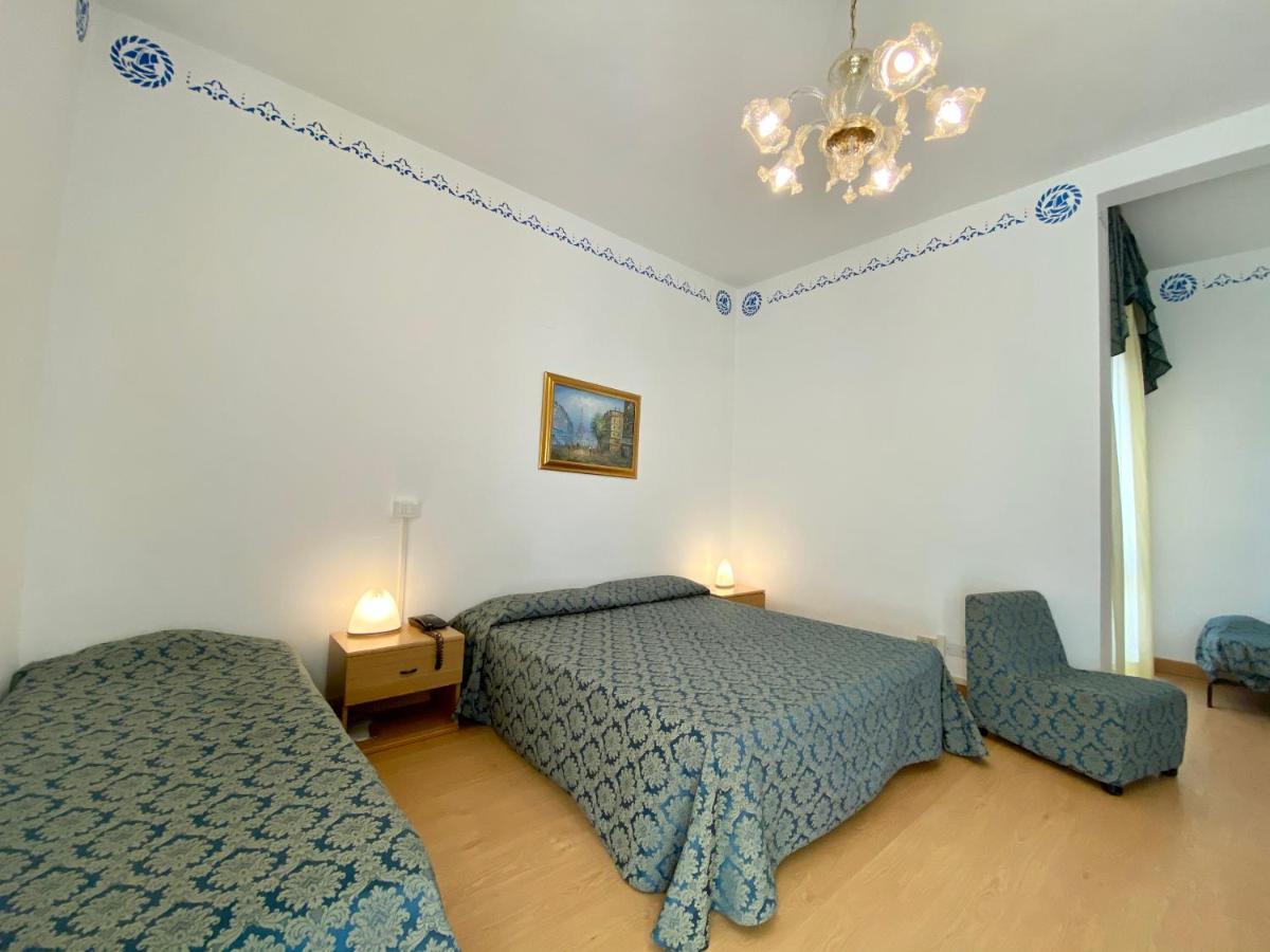 Hotel Florida ลิโดดิเยโซโล ภายนอก รูปภาพ