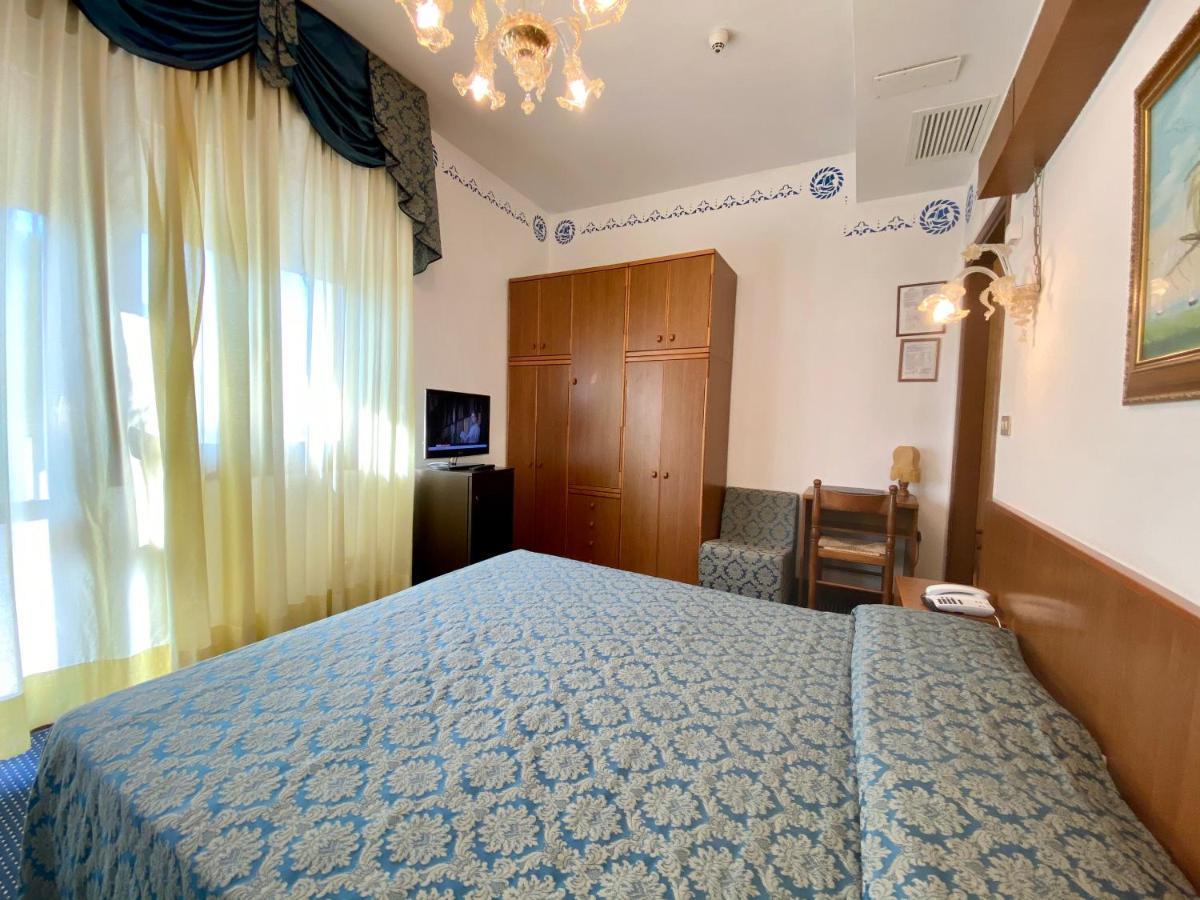 Hotel Florida ลิโดดิเยโซโล ภายนอก รูปภาพ
