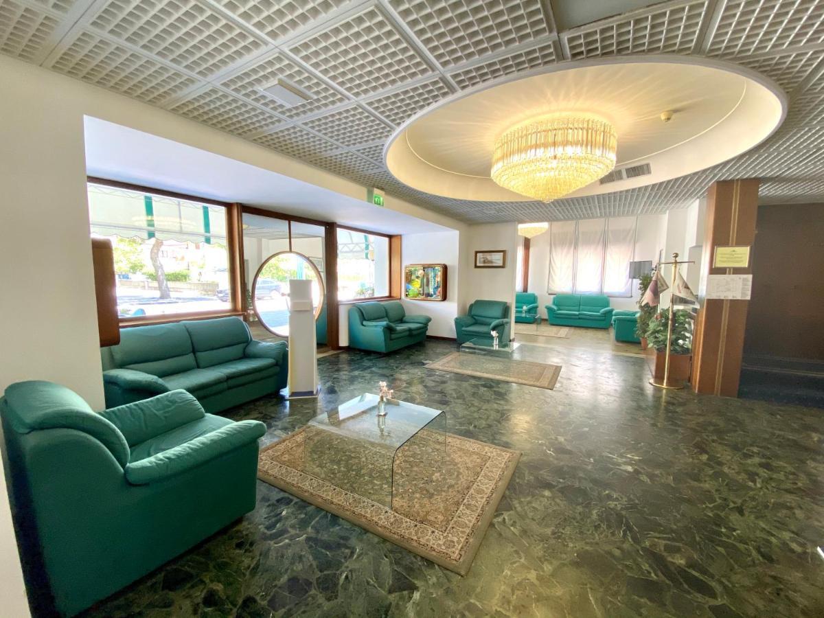 Hotel Florida ลิโดดิเยโซโล ภายนอก รูปภาพ