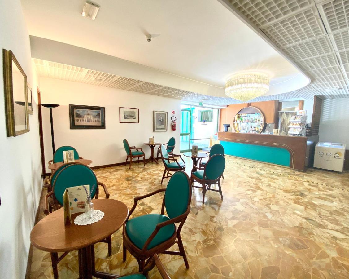 Hotel Florida ลิโดดิเยโซโล ภายนอก รูปภาพ