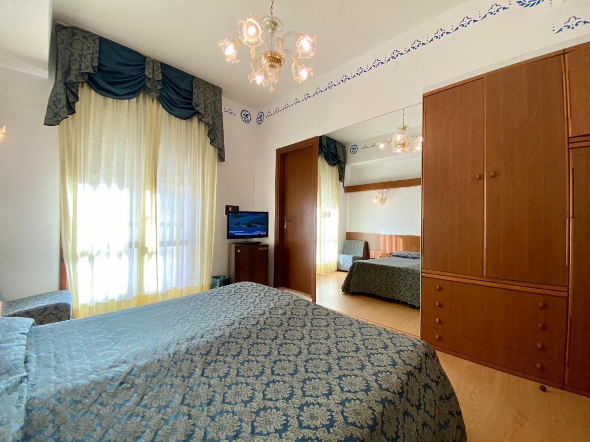 Hotel Florida ลิโดดิเยโซโล ภายนอก รูปภาพ