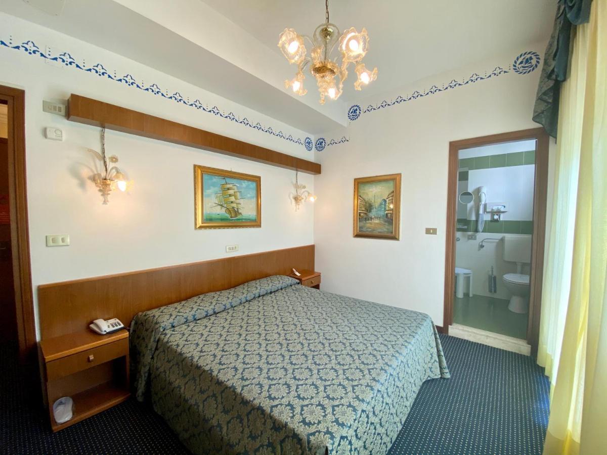Hotel Florida ลิโดดิเยโซโล ภายนอก รูปภาพ