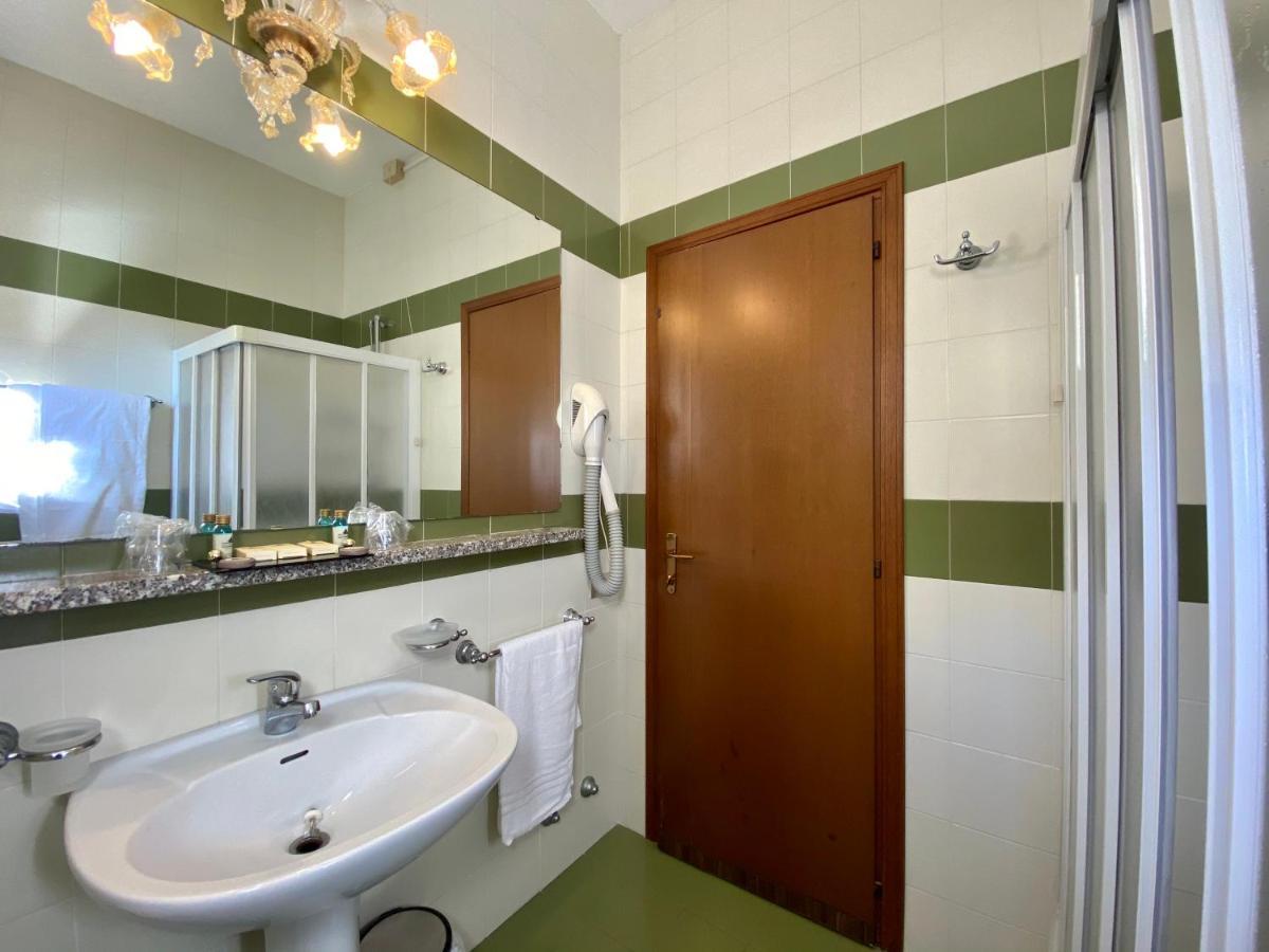 Hotel Florida ลิโดดิเยโซโล ภายนอก รูปภาพ