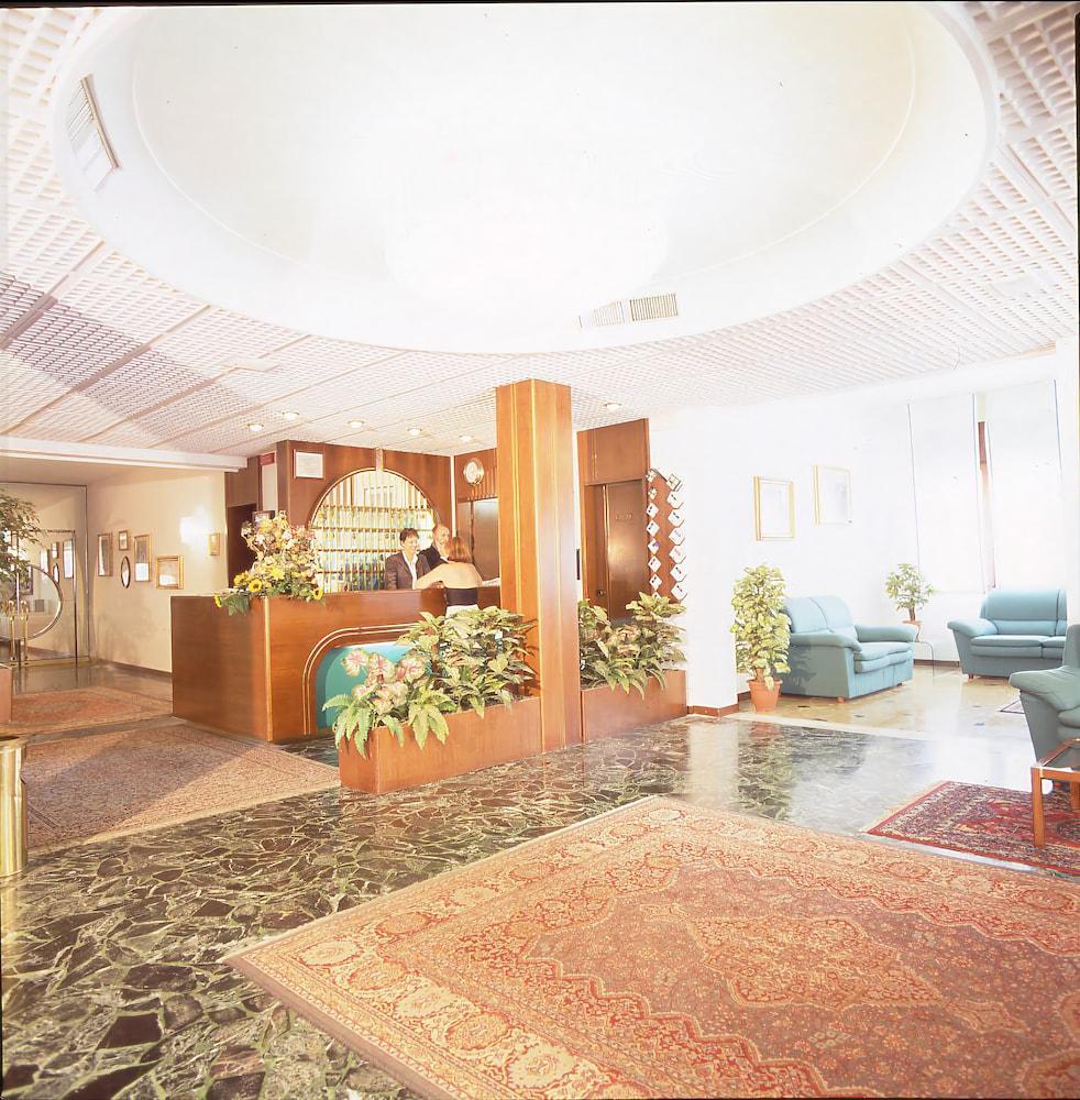 Hotel Florida ลิโดดิเยโซโล ภายนอก รูปภาพ