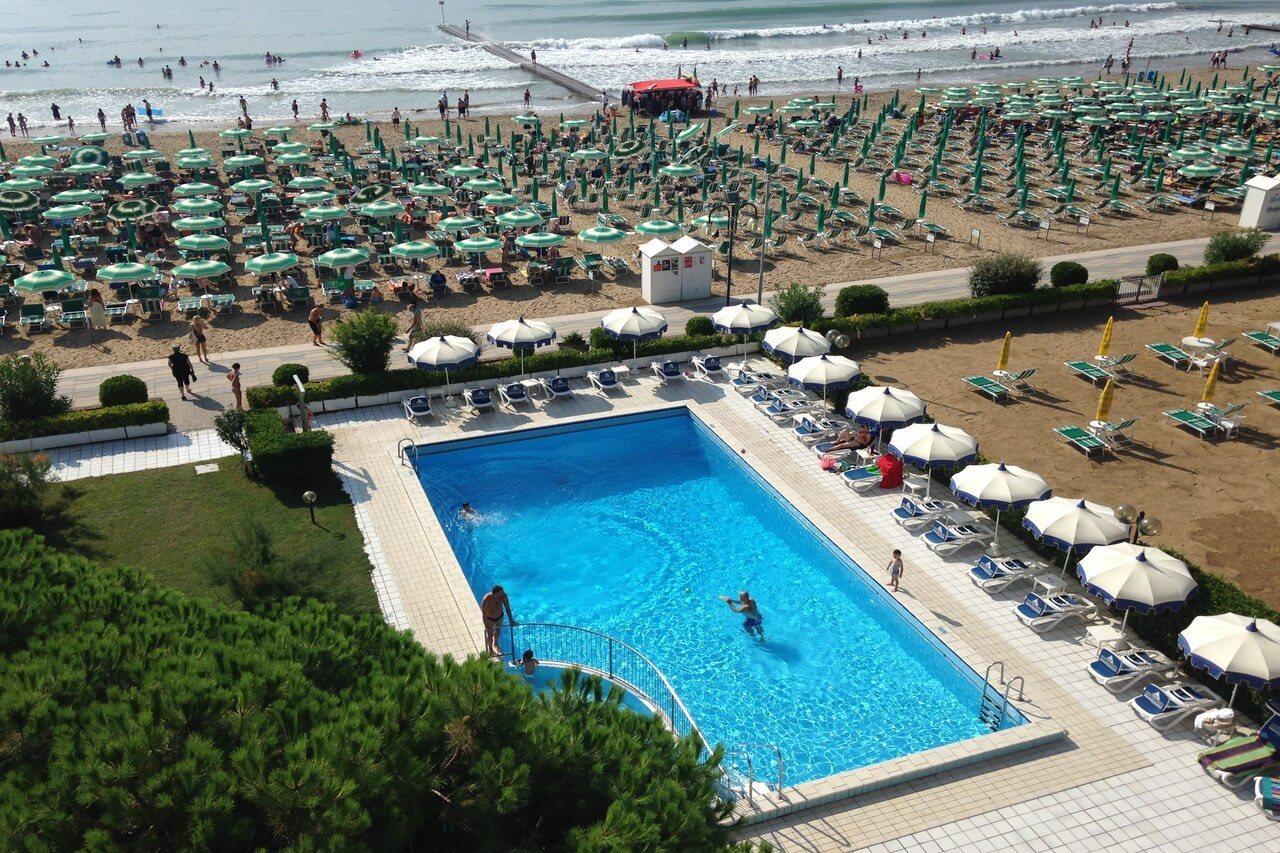 Hotel Florida ลิโดดิเยโซโล ภายนอก รูปภาพ