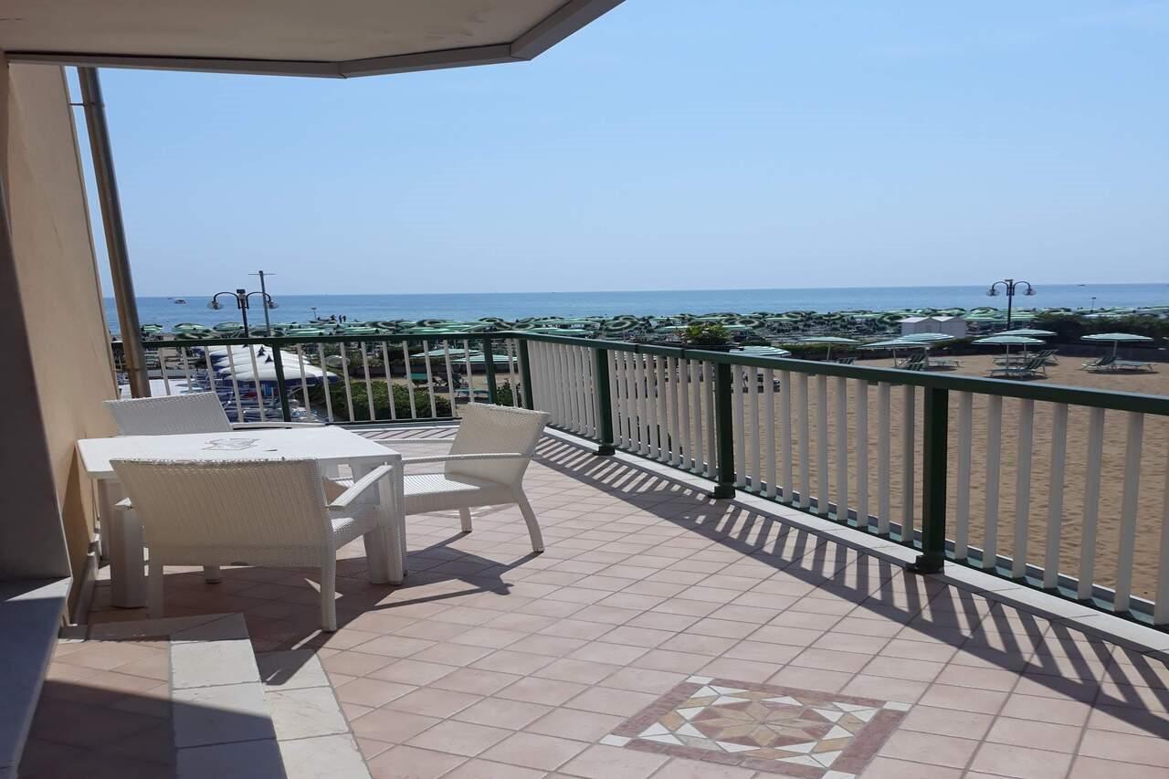 Hotel Florida ลิโดดิเยโซโล ภายนอก รูปภาพ