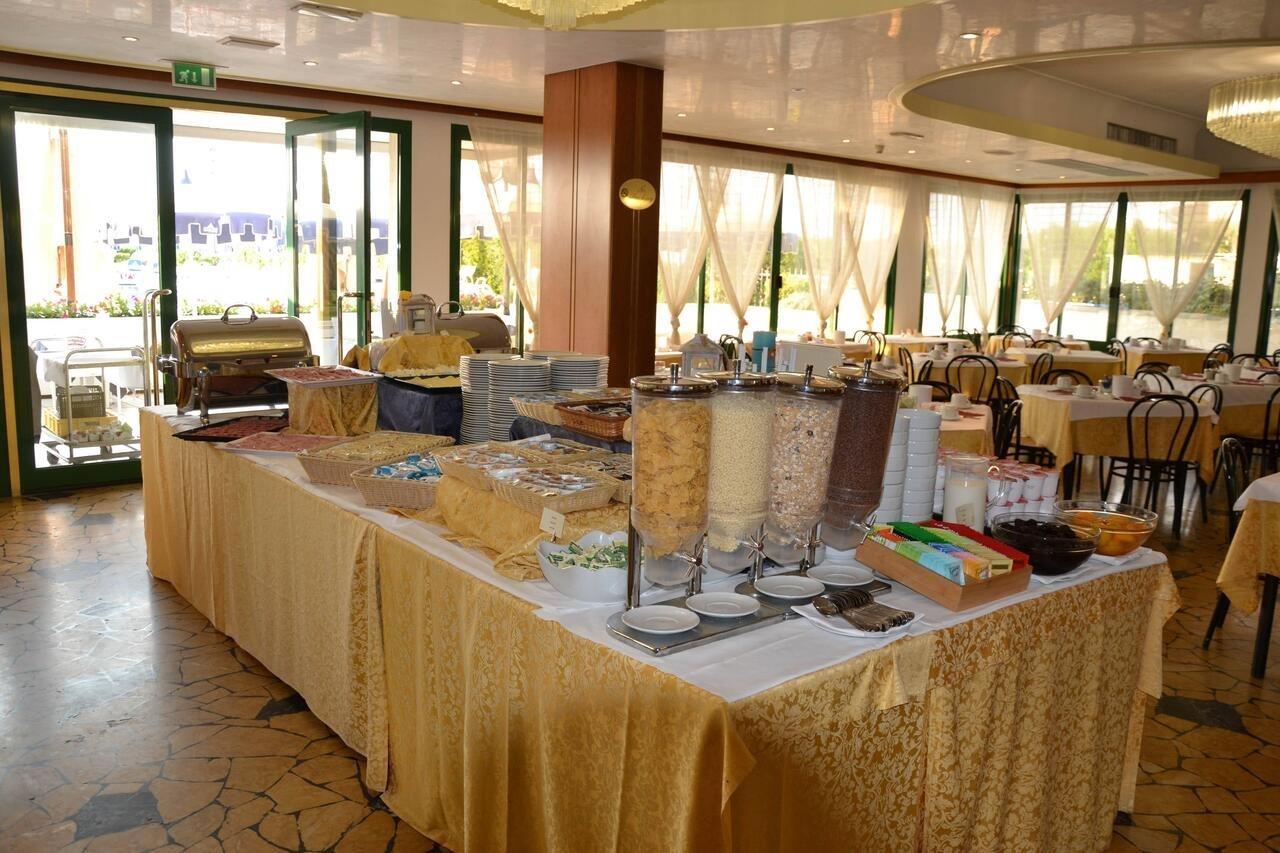 Hotel Florida ลิโดดิเยโซโล ภายนอก รูปภาพ