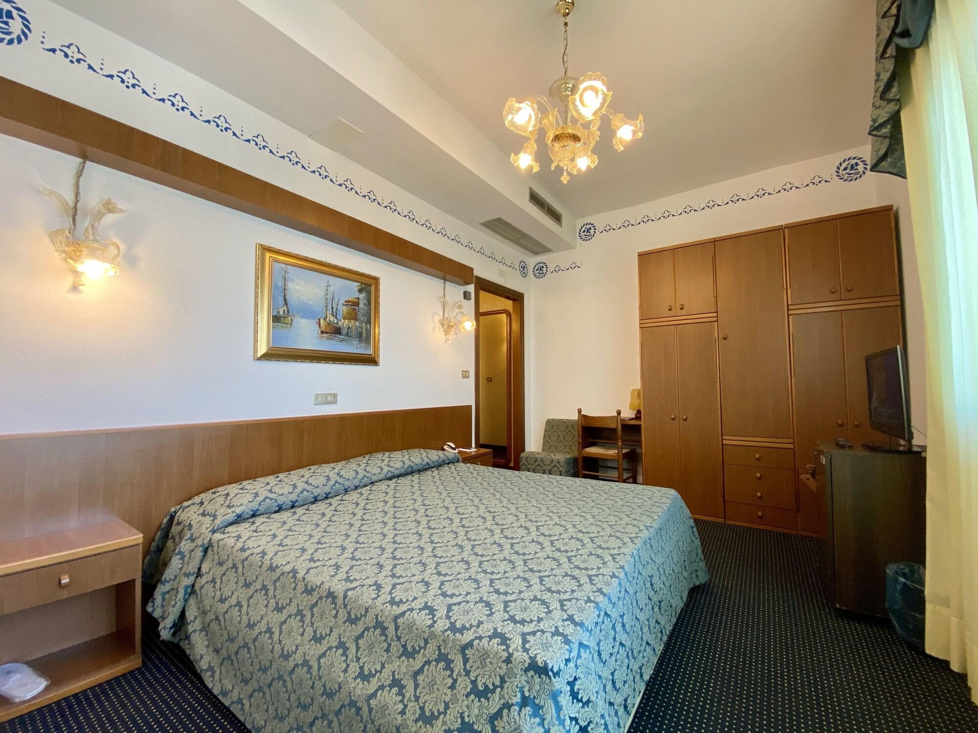 Hotel Florida ลิโดดิเยโซโล ภายนอก รูปภาพ