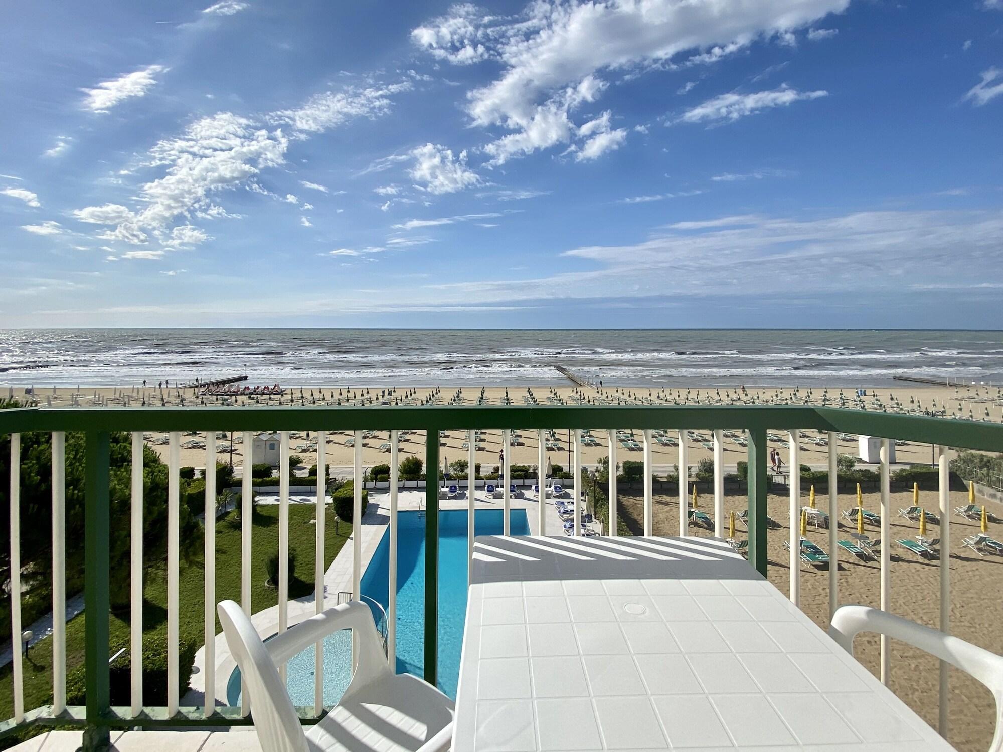 Hotel Florida ลิโดดิเยโซโล ภายนอก รูปภาพ