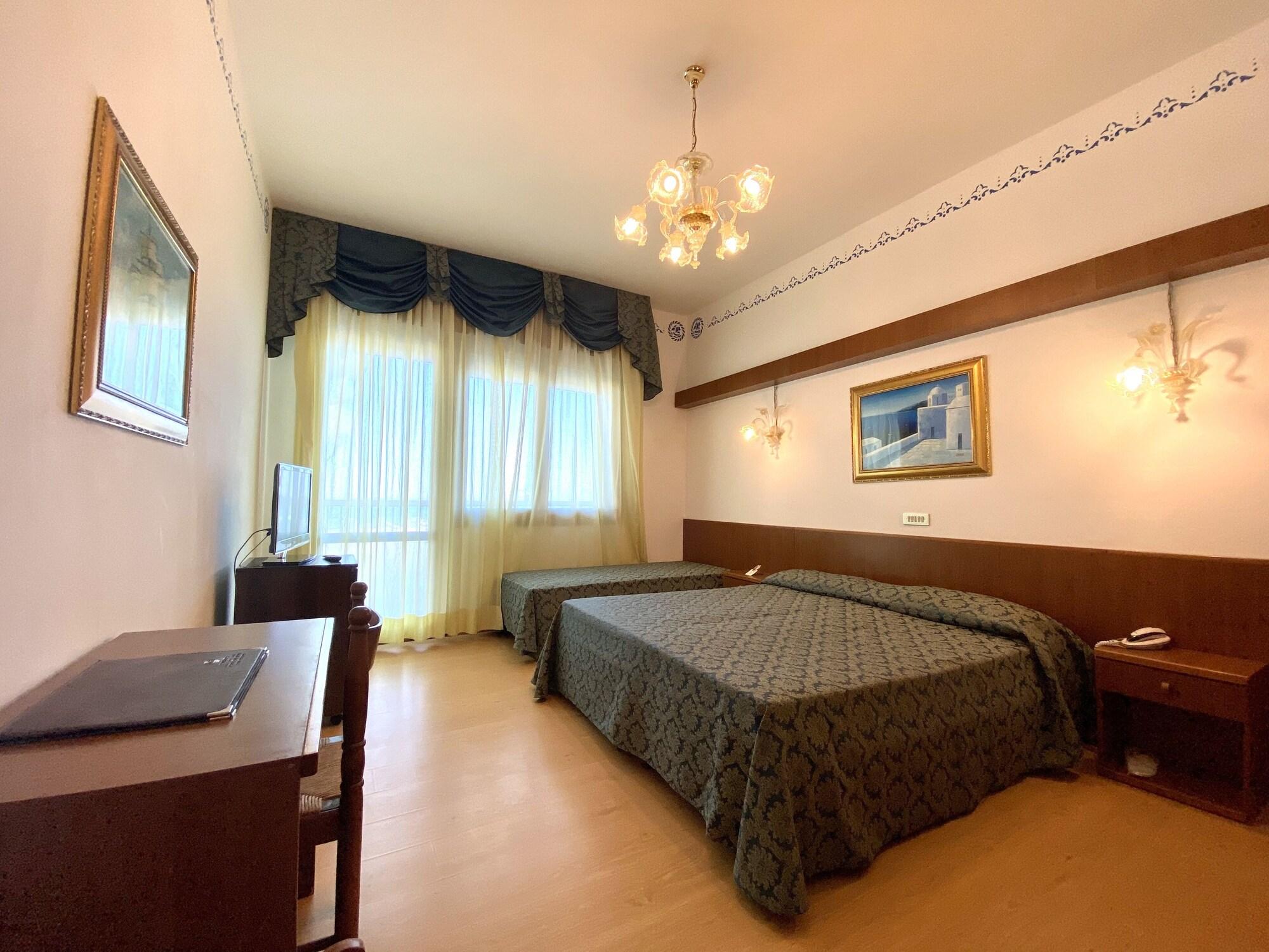 Hotel Florida ลิโดดิเยโซโล ภายนอก รูปภาพ