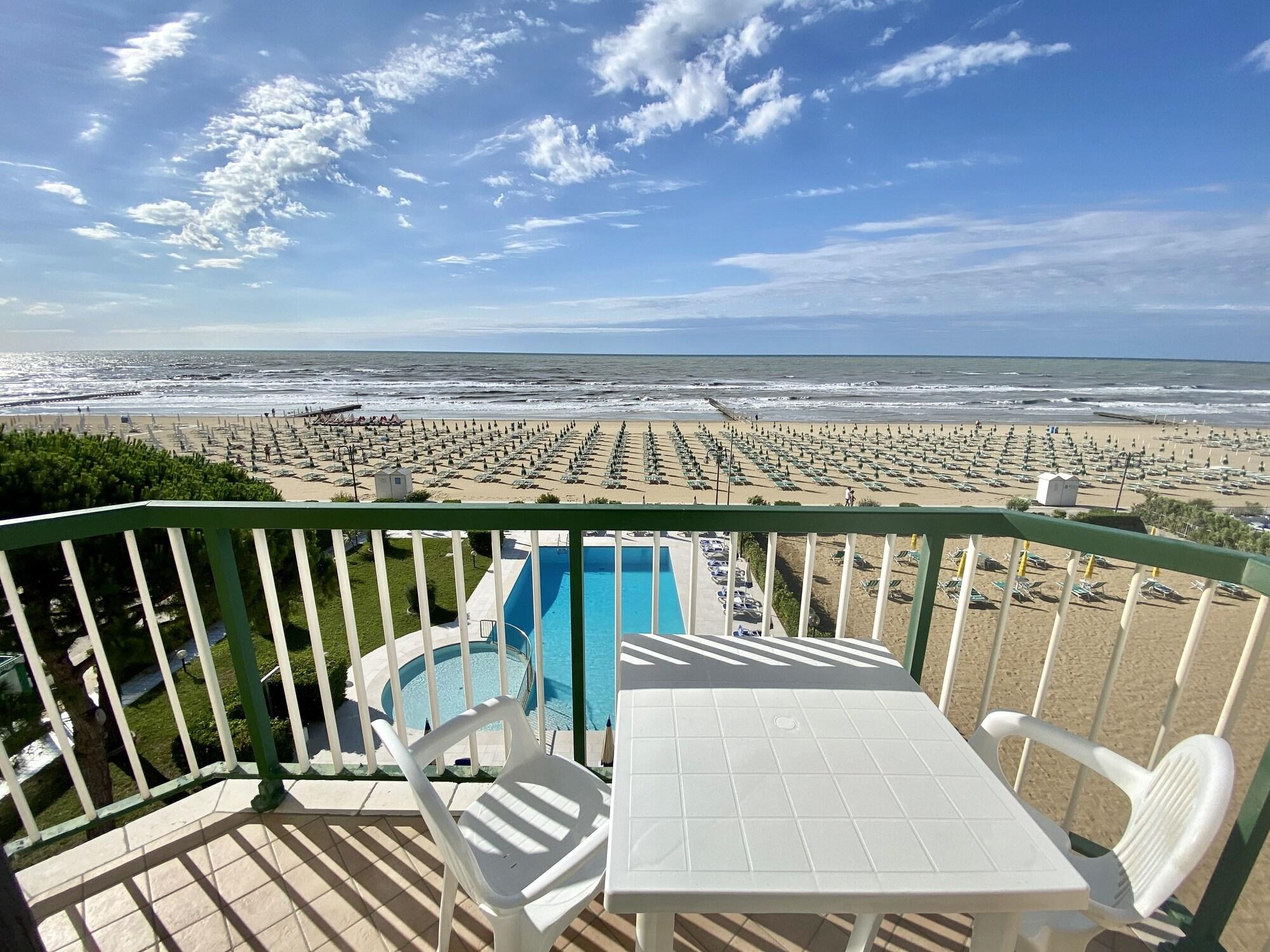 Hotel Florida ลิโดดิเยโซโล ภายนอก รูปภาพ