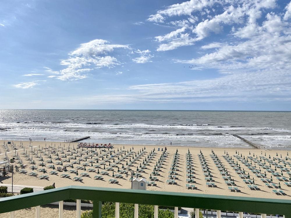 Hotel Florida ลิโดดิเยโซโล ภายนอก รูปภาพ