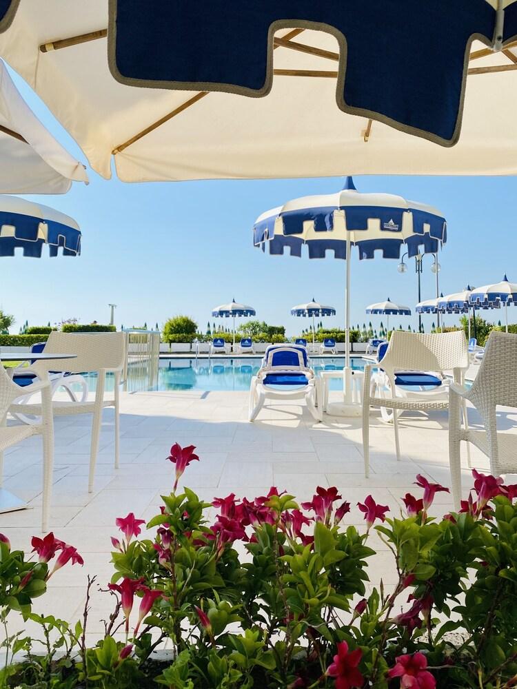 Hotel Florida ลิโดดิเยโซโล ภายนอก รูปภาพ