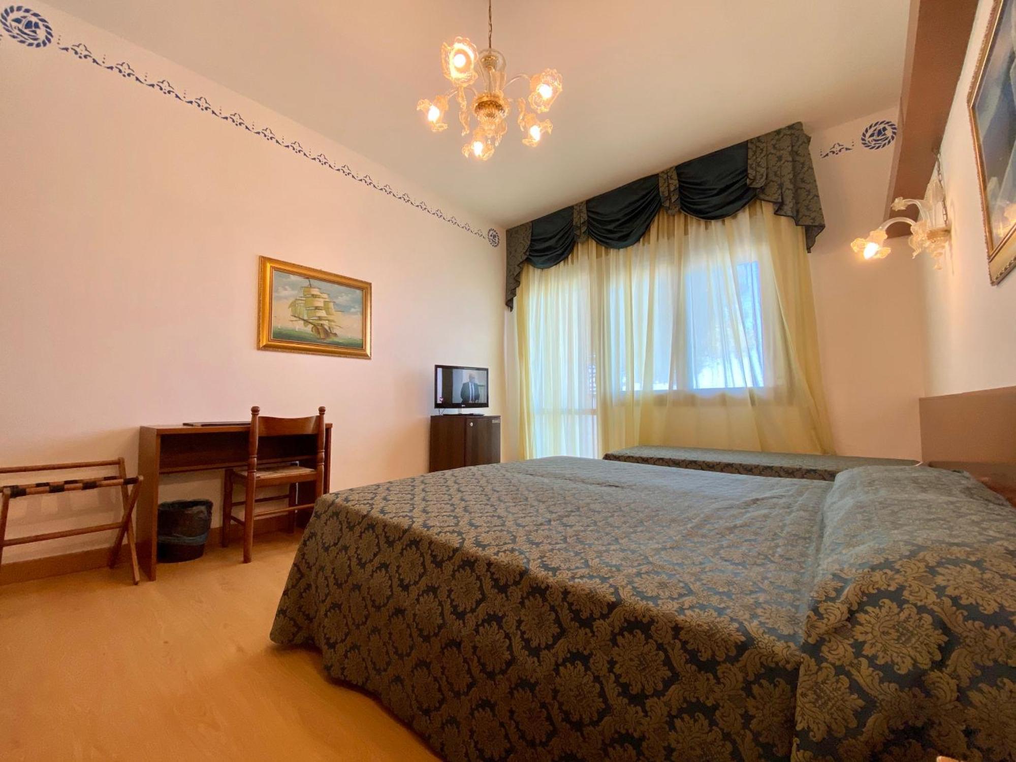 Hotel Florida ลิโดดิเยโซโล ภายนอก รูปภาพ